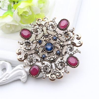 

Turkish Brooch Symmetric Arabesque Women Jewelry Antique Gold Color Broches Resin Brooches Ladies Hijab Scarf Pins Cap Badge