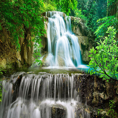 

Настенная роспись стены Wall Wall 3D Green Forest Waterfall Природная картина пейзажа Нетканые соломенные текстурированные обои Mural