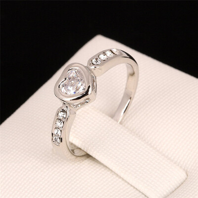 

Top Quality Concise Engagement Heart Ring Jewelry White Gold Plated Austrian Crystal Finger Rings Full Sizes Wholesale R084