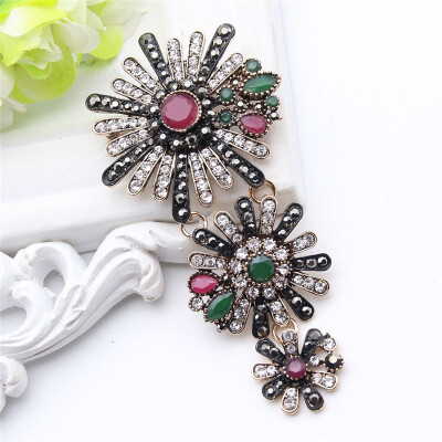 

Turkish Rhinestone Brooch For Women Pendant Type Three Flowers Link Broches Brooches Antique Gold Color Arabesque Resin Jewelry