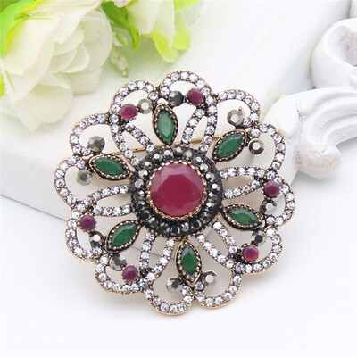 

Vintage Turkish Women Round Flower Damask Rose Brooch Pin Hollow Resin Jewelry Antique Gold Color Arabia Bride Scarf Lapel Pin