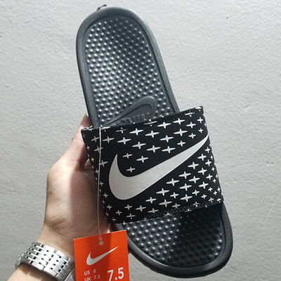 

Nike BENASSI SWOOSH Тапочки Мужчины и женщины Пары Главная Сандалии Корка Anti-Skid Beach Flip Flops Летние черно-белые тапочки