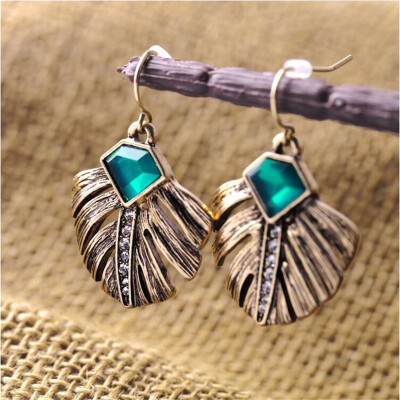 

Aiyaya Vintage Leaf Pattern Dangle Earrings Retro Green Stone Earrings Fashion Accessories for Women