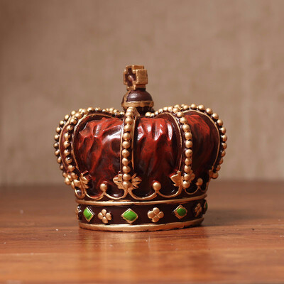 

Retro creative European resin crown ornaments home decorations living room cafe bar furnishings window photography props