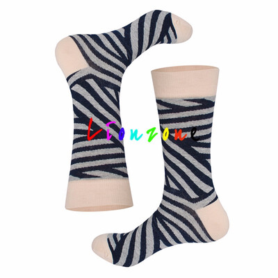 

LIONZONE 2018 Happy Socks Men Women Lovers Colored Cotton Men Socks With Fine Striped Lattice Diamond Shaped Socks Funny Gift