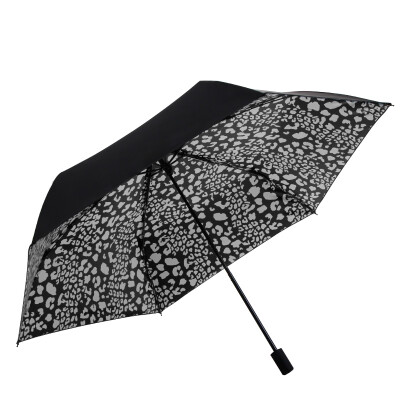 

Heaven umbrella umbrella umbrella folding portable light carbon fiber umbrella bones leopard leopard white white silk black rubber sun umbrella anti-ultraviolet sun umbrella 180g small and light mobile phone umbrella