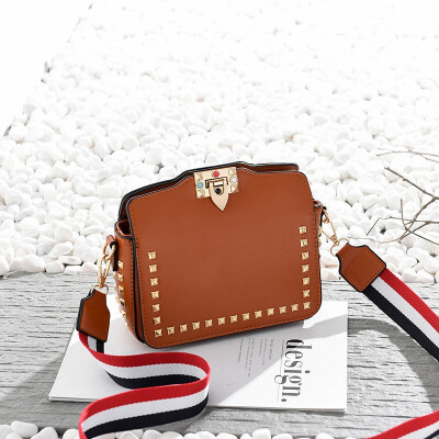 

2018 fashion Studs closure PU leather Wide strap designer Luxury brand shoulder bag woman Clutch hand bag