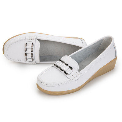 

Mother middle-aged lady breathable hollow flat-bottomed non-slip comfortable leather wear-resistant shoes in summer