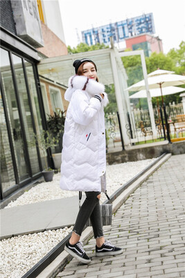 

Winter 2018 new Korean version of the same color great fur collar removable long down jacket female