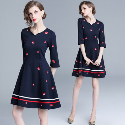 

2018 Autumn Women Vintage 34 Sleeve Fashion Embroidery Dress Vestidos Casual V-neck Party Dresses