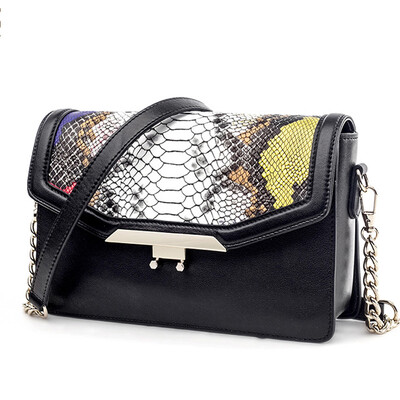 

Flag king (QIWANG) lady bag python pattern small square bag leather shoulder Messenger bag package 9000 black