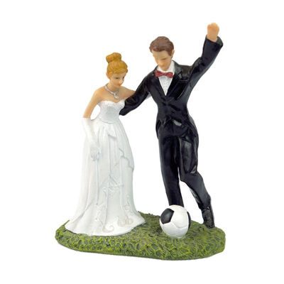 

UpperX 1 White Black Resin Bride Groom Newly Married Soccer Fans Decorated Ornaments Groom Bride Doll Decor Size 136155Cm