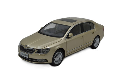 

118 scale Skoda SuperB 2013 diecast model car gold