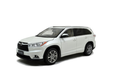 

масштаб 1:18 Toyota Highlander 2015 Diecast модель автомобиля белый