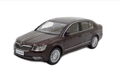 

118 Skoda SuperB 2013 diecast model car red