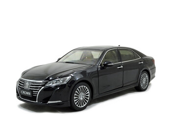 

масштаб 1:18 Toyota Crown 2015 Diecast модель автомобиля черный