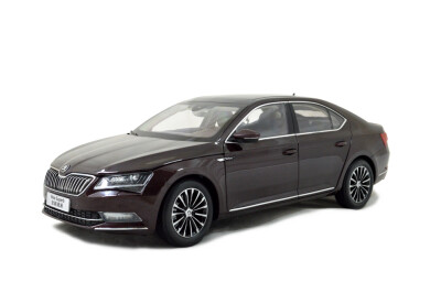 

масштаб 1:18 Skoda SuperB 2015 Diecast модель автомобиля красный