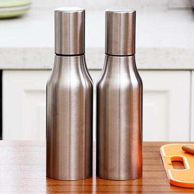 

Ou Runzhi oil bottle 2 fitted with 075L stainless steel high-grade kitchen covered with a leaky oil pot