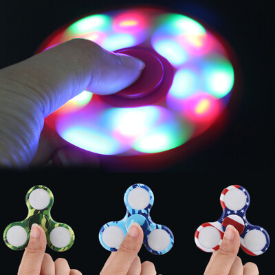 

1PC LED Flash Camooflage Fidget Spinner Три Spinner EDC Стресс ADHD Ослабляющая игрушка