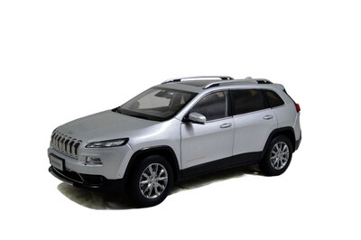 

Paudi 1:18 Масштабный Jeep Cherokee 2016 Silver Diecast Модель Автомобиль литой автомобиль