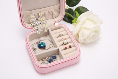 

LELADY Portable Faux Leather Jewelry Box Holder for Earrings Rings Necklaces, Gifts for Women, Mini Size