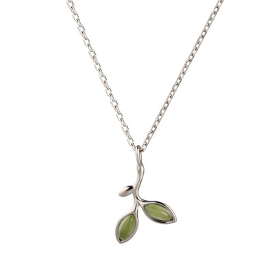

Sunbeam jewelry fresh sprouting leaves lovely green leaves S925 silver clavicle chain necklace olive green