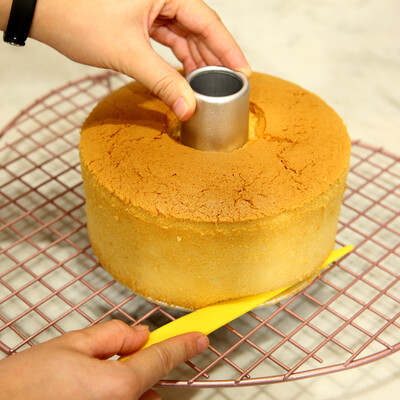 

Jingdong Supermarket Xuechu CHEF MADE Baking Tools Stripping Tool Plastic Bread Chiffon Cake Stripping Scraper No Wounding Mold WK9191