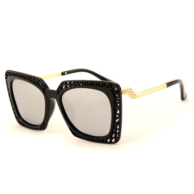 

Ladies Sunglasses Cat's Eye Retro Metal Hollow Sunglasses as gift for women