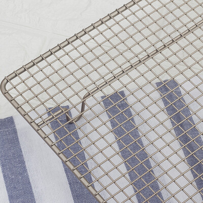 

Jingdong Supermarket Yang Chen Baking Tools Cake Chillers Cake Rewind Hang Cracks Coil Hanging Net Gold Non-stick Cooler Bread Cookies Brackets YC6023
