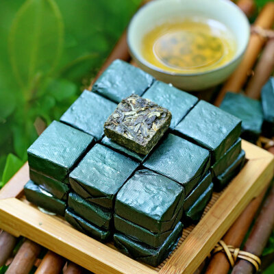 

Chinese Yunnan Mini Pu Er Tea Spring Tea F149