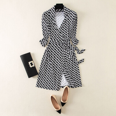 

2017 spring new V-neck belt Slim sleeves sleeves do not fall color chain long dress wrapped in women