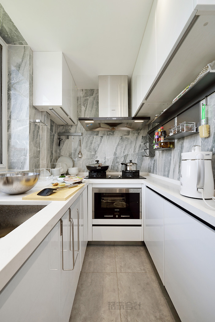 厨房实拍主卧尽可能是考虑以储物空间和舒适为主,床头设计,床头灯