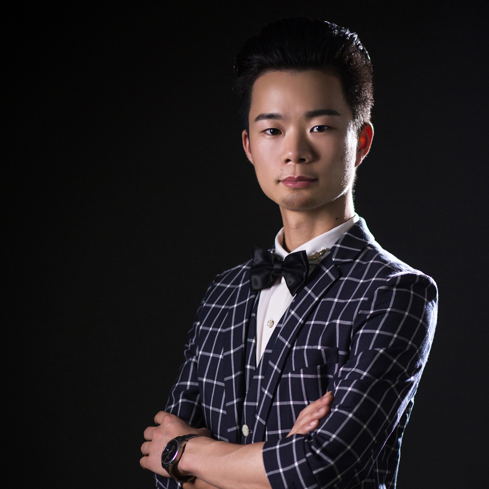 幕后设计者 设计师| 杨旭浪 从业年限:5年 擅长设计风格:现代荚约