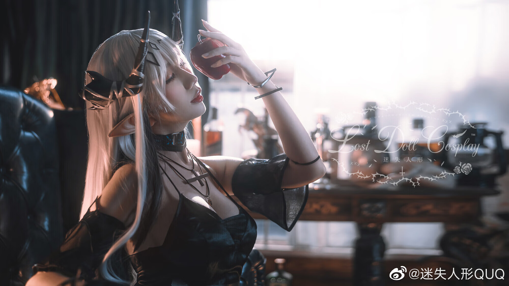 迷失人形QUQcos明日方舟——泥岩，清纯冷艳并存的美女COSER -第1张图片