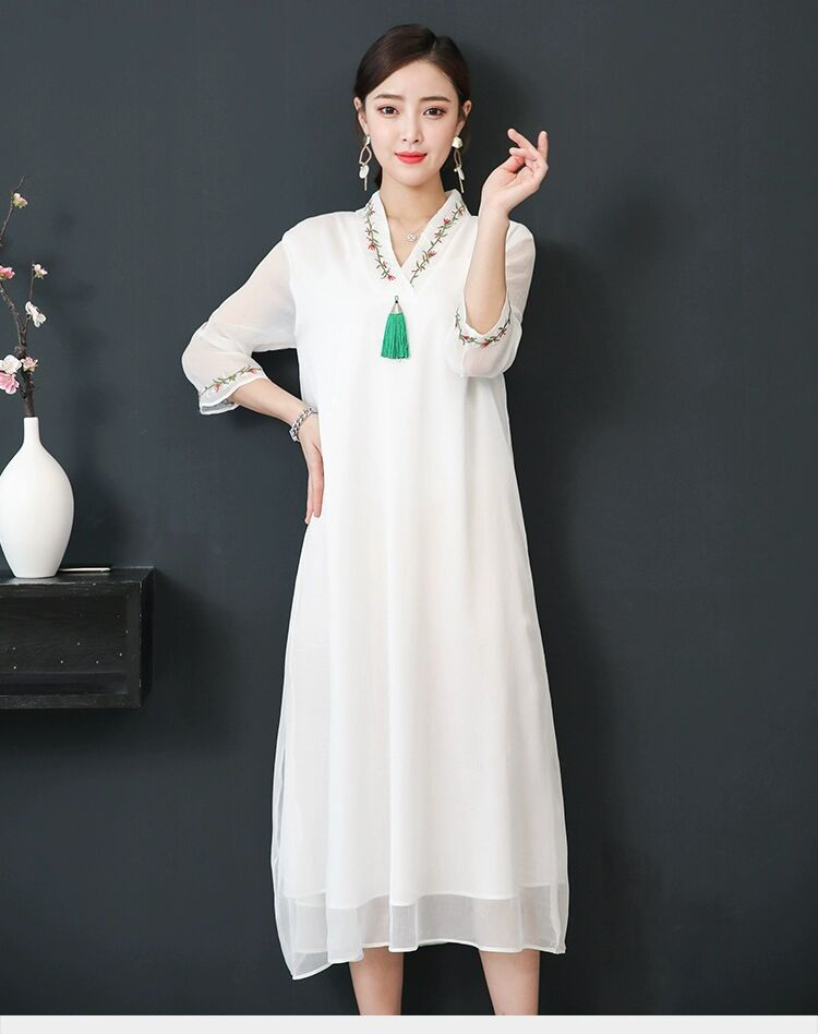 300斤200斤雪纺民族风绣花连衣裙显瘦遮肚洋气长款红色领绣花m
