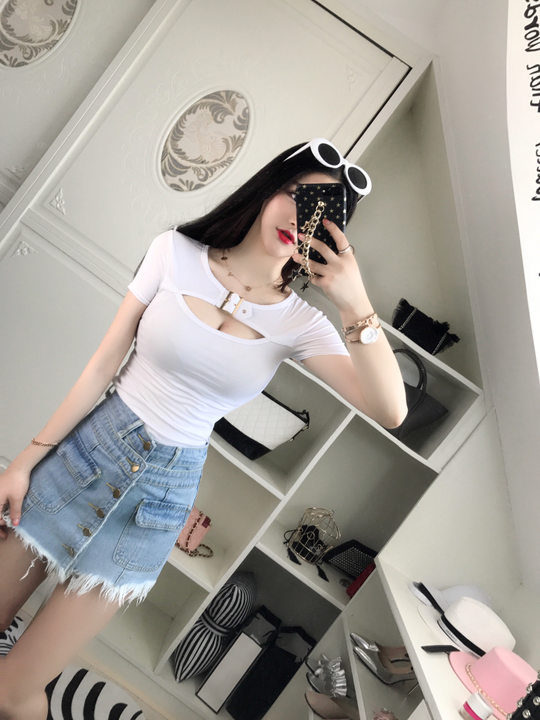 短袖t恤女小心机性感t恤洋气设计感新款低胸装深v紧身镂空上衣女性感