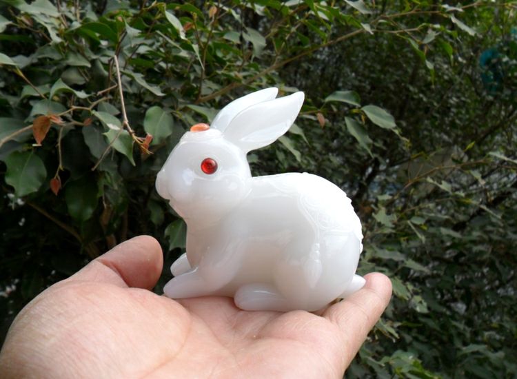 玉兔摆件生肖兔子创意饰品结婚礼品小白兔白玉兔子摆件 带底座大号仿