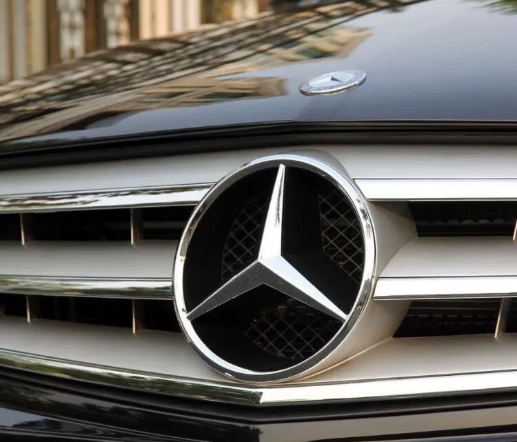 适用于适用奔驰前车标新e级a级c级clce300c200lgle中网标志车头大标