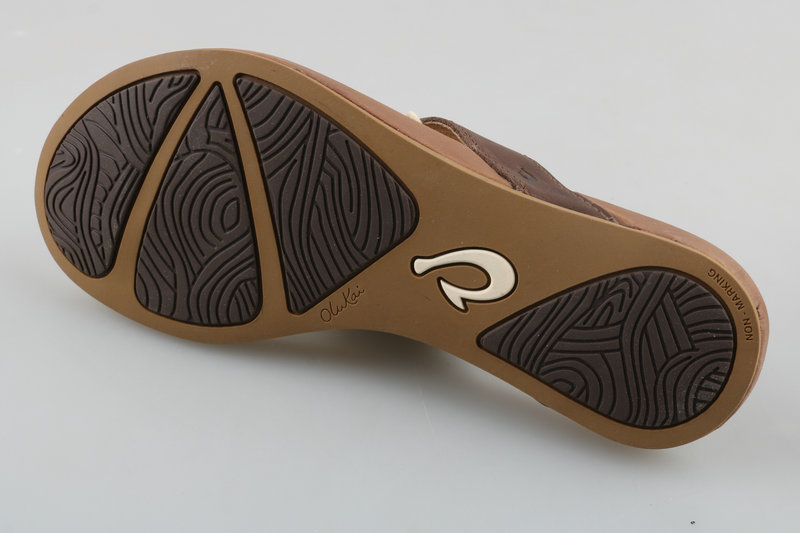 春季适用场景:休闲款式:包头拖鞋风格:可爱风制鞋工艺:注压鞋鞋底材质