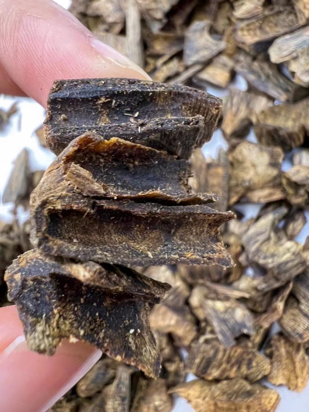 伊人意莺歌绿奇楠沉香沉水老料原材料碎料熏香车珠边角料上炉助睡眠