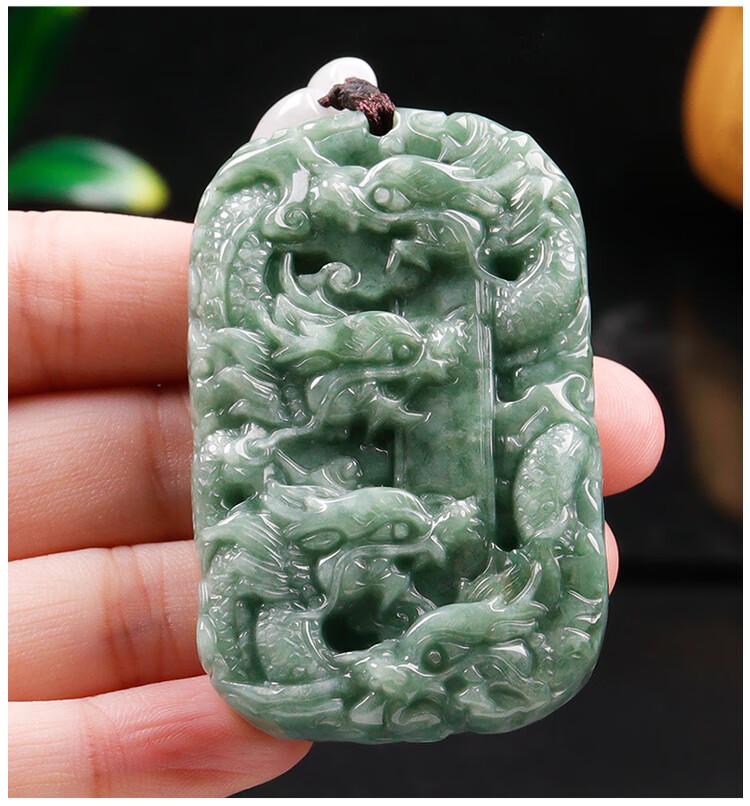 墨韵翡翠玉龙牌吊坠豆青种九龙护主生肖龙玉石男女项链玉坠九龙护主
