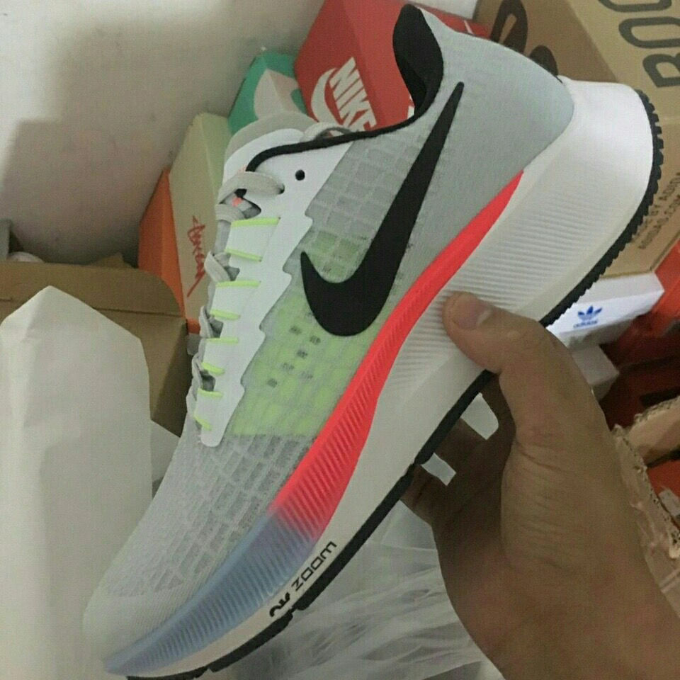 新款气垫飞马37 air zoom pegasus 35登月37代透气缓震跑步鞋 白彩虹