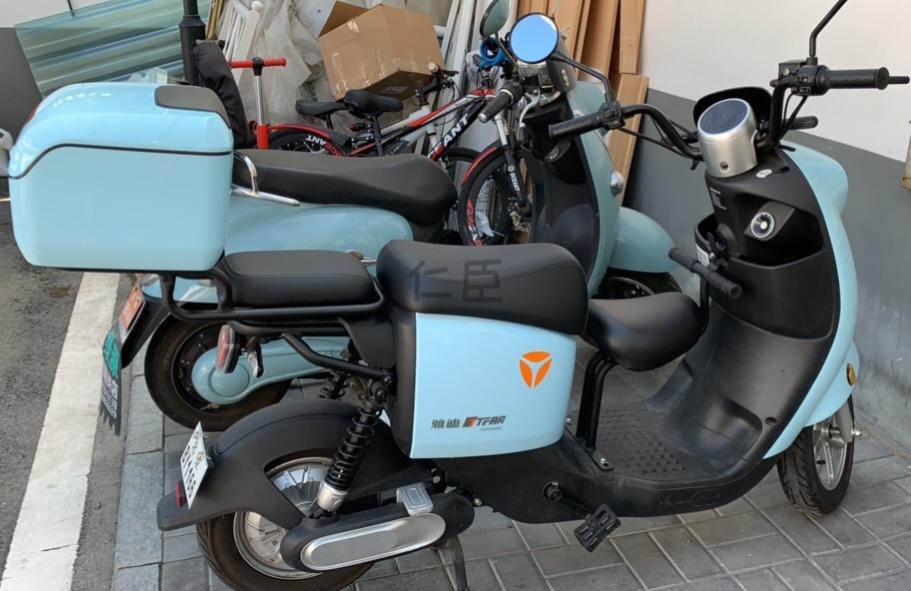 雅迪de3尾箱适用于de1de3de8dm6dt6dq6dv6dt5专车色后备箱储物箱箱子