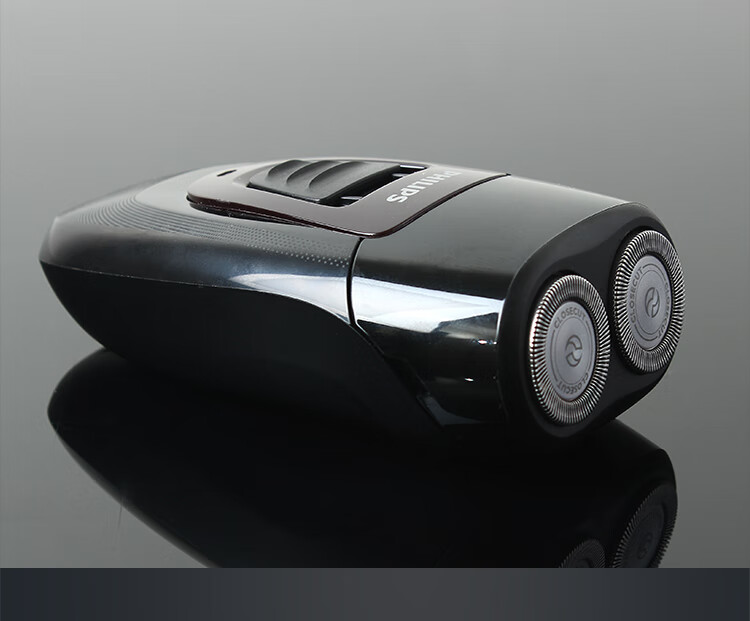 飞利浦(philips)电动剃须刀pq182 荷兰进口 标配 收纳包 备用刀头