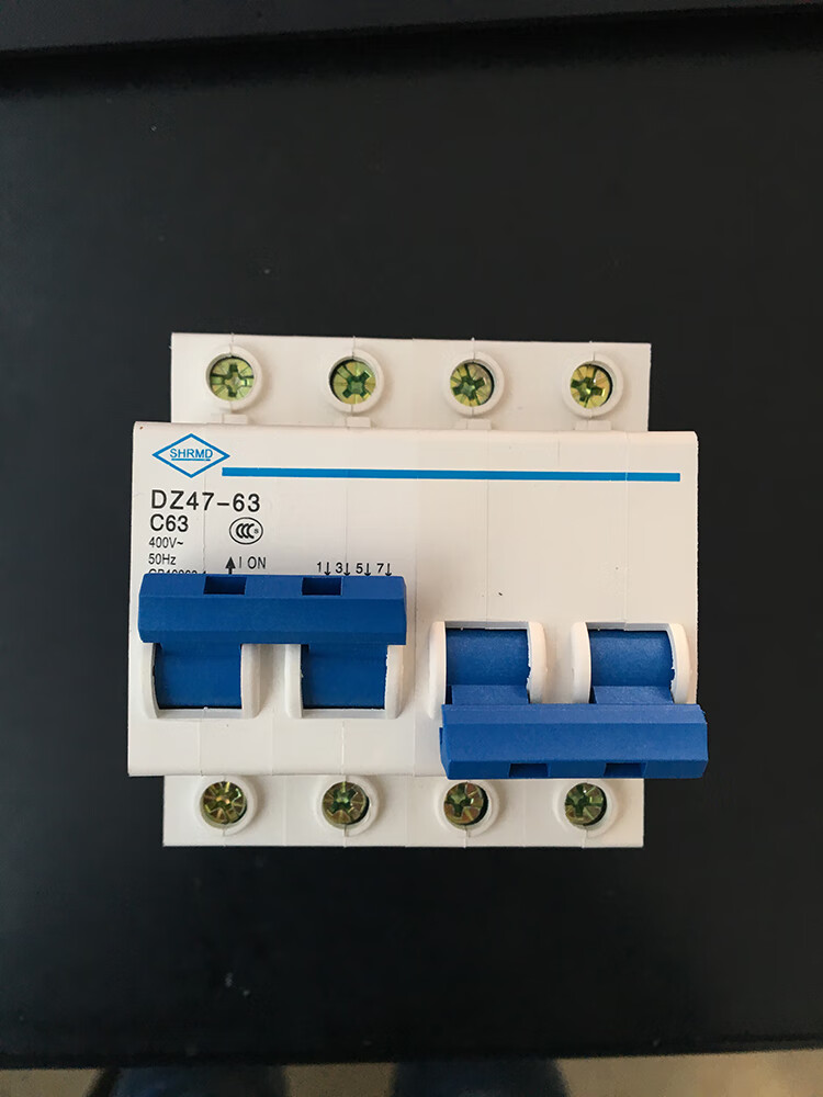 稳压器空气开关dz47634p互锁开关双电源手动切换断路器63a2p