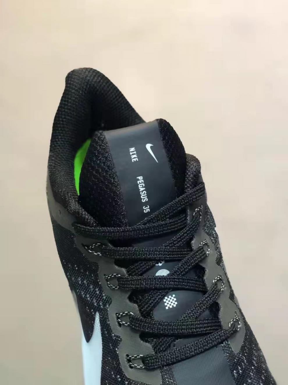 奚梵羽登月飞马35x气垫跑步鞋轻便透气zoomturbo新款冬季运动鞋黑白