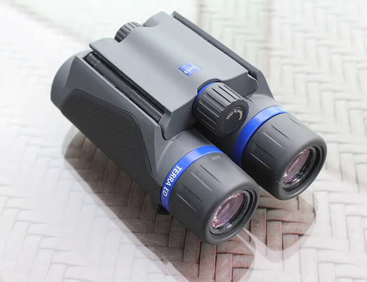 蔡司望远镜德国德国zeiss蔡司陆地10x25ed镜片高清口袋便携双筒望远镜