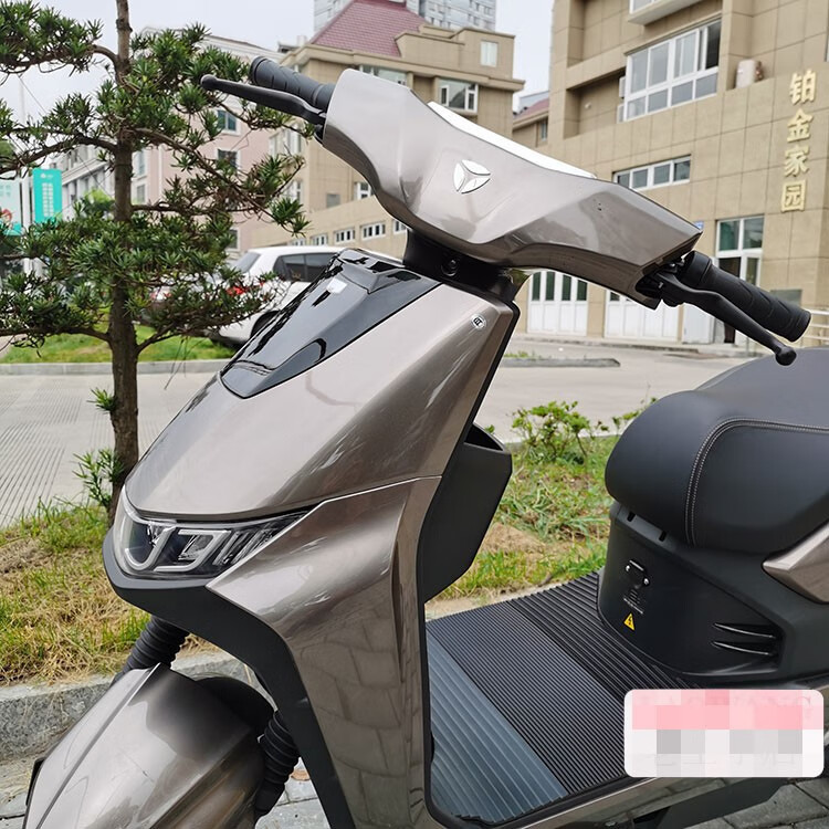 适用于雅迪t9劲远版台铃虎贲电动车橡胶脚垫防滑防水脚踏垫t9专用