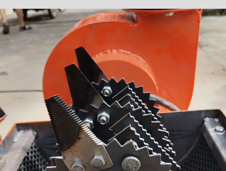 锤片式饲料粉碎机家用小型养殖玉米棒子秸秆豆粕大型打料机沁岑400