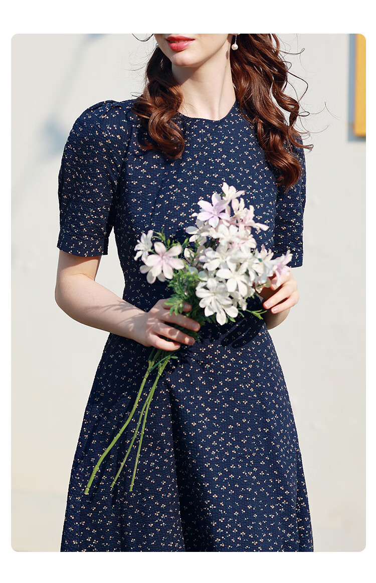 勿忘花纯棉碎花连衣裙女2022夏季新款气质复古收腰泡泡袖裙子 深蓝色